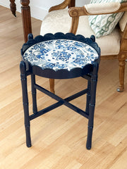 NAVY SCALLOP TRAY TABLE