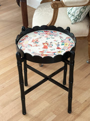 BLACK SCALLOP TRAY TABLE