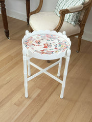 OFF WHITE SCALLOP TRAY TABLE