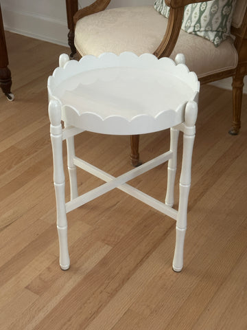 OFF WHITE SCALLOP TRAY TABLE